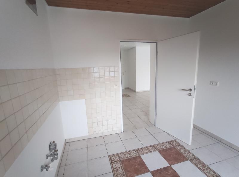 3- Zi. DG Wohnung mit 2 Balkonen und Garage 3 zimmer