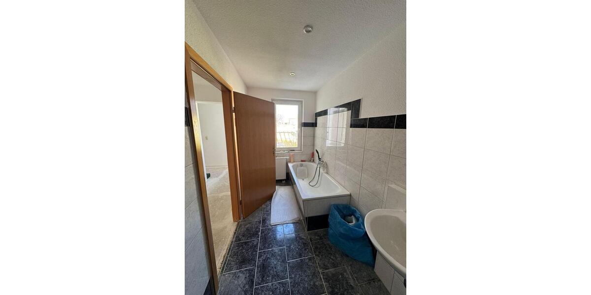 Etagenwohnung Glauchau - 4 Zimmer, 93 m&sup2;, 600&euro; | Angebot:26676962