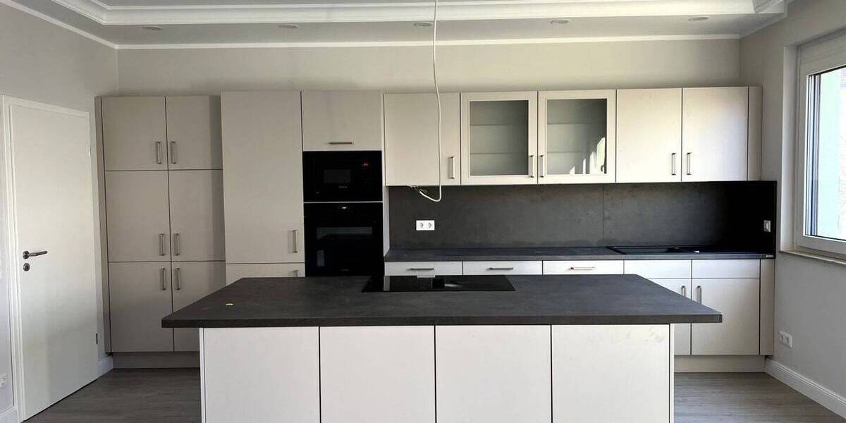 Exklusive Eigentumswohnung inkl. sehr hochwertiger Einbauküche und großem Balkon, optional Stellplatz 3 zimmer