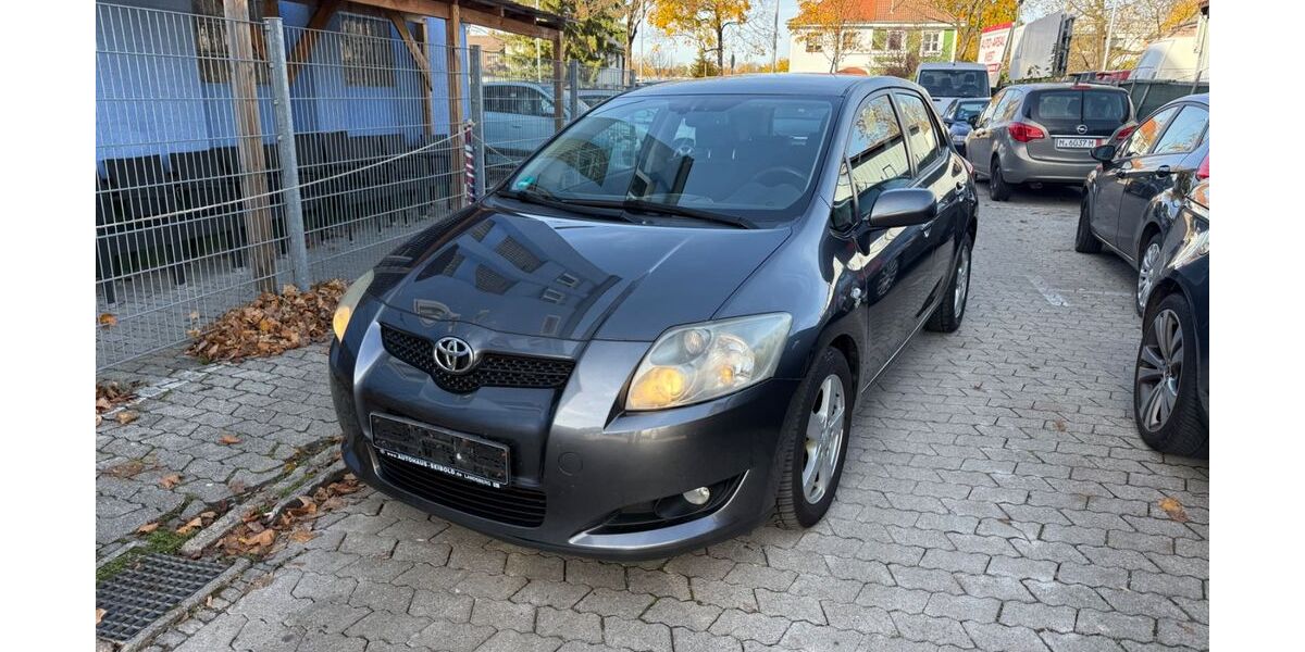 Toyota Auris 292.796 km 2.690 &euro; München 81243