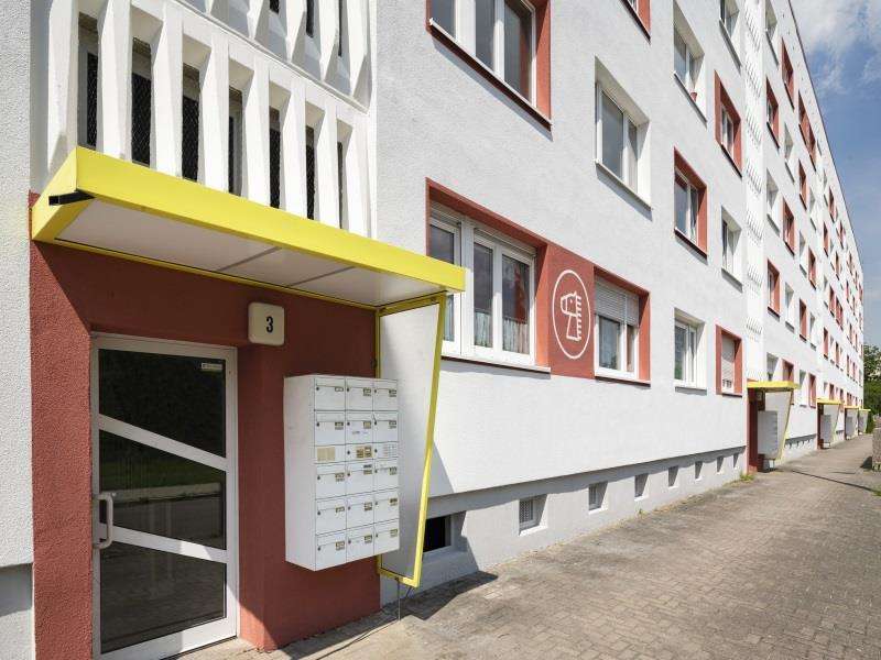 Wohnung zum Mieten in Halle (Saale) 350 € 50.89 m²