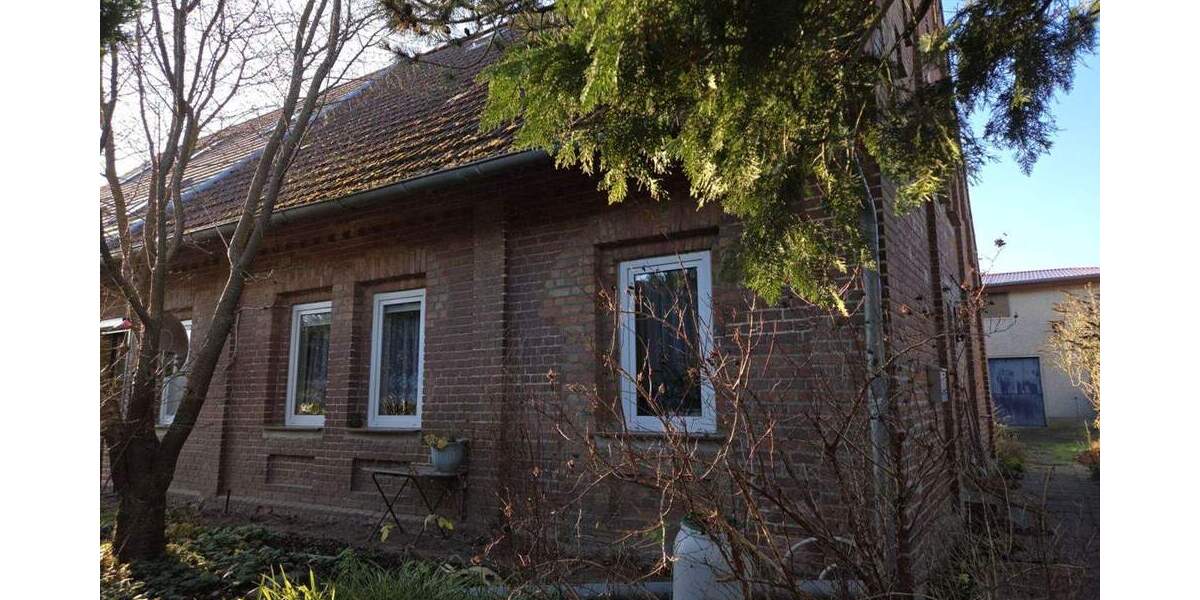 Backstein-Haus mit Potenzial und großer WerkstattHalleLager 4 zimmer