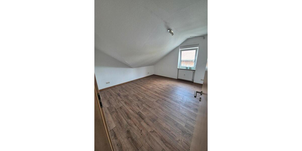 Vermiete eine 4 Zimmer Dachgeschoss Wohnung zimmer