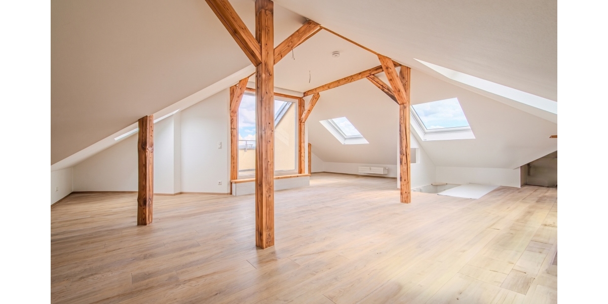DACHTERRASSE – WANNEN-DUSCHBAD MIT FENSTER – GÄSTE-WC – EINBAUKÜCHE – MAISONETTE - Dachgeschoßwohnung Dresden Löbtau | Angebot:26548190