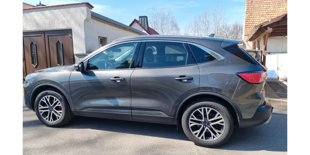 Ford Kuga 60.450 km 17.000 &euro; Schildau 04889