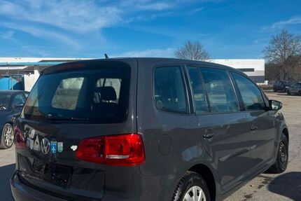 VW Touran 270.000 km 3.690 &euro; Velten 16727