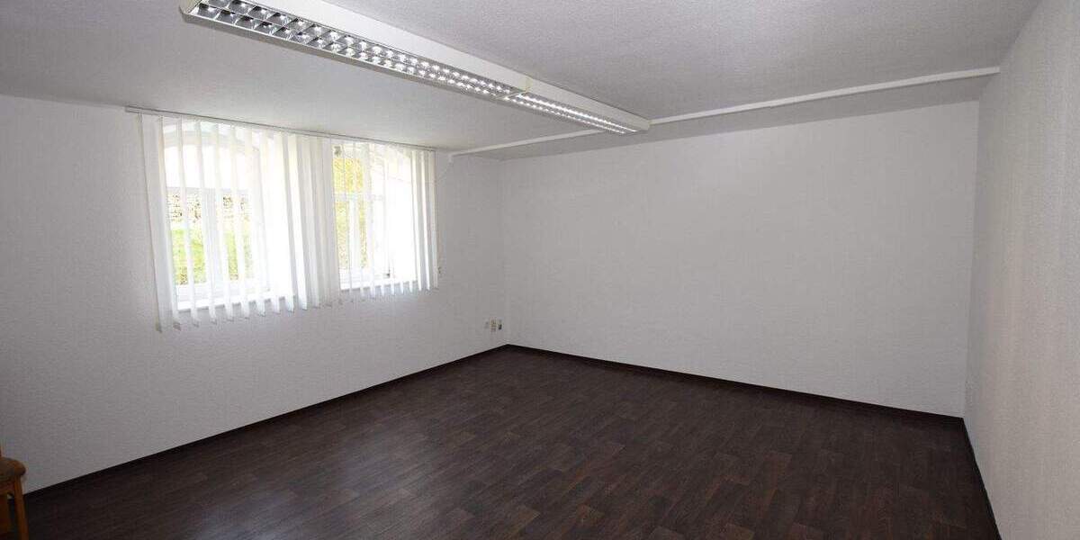 Gewerbeobjekt Naumburg - 2 Zimmer, 45 m&sup2;, 225&euro; | Angebot:25535625