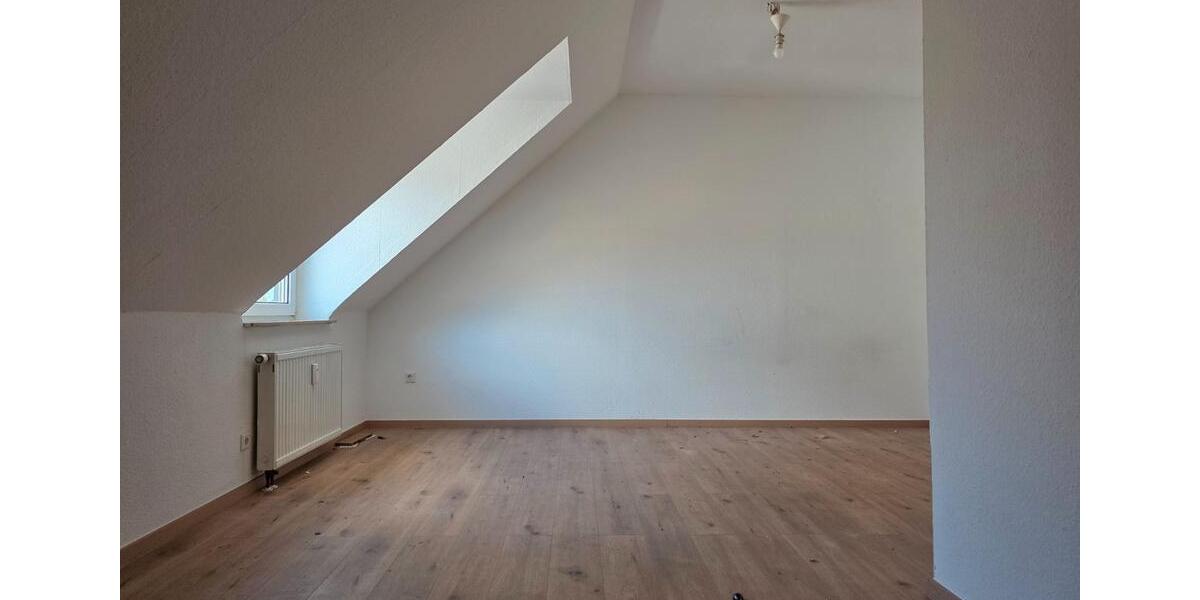 Dachgeschoßwohnung Gelnhausen - 4 Zimmer, 120 m&sup2;, 1.200&euro; | Angebot:26349279