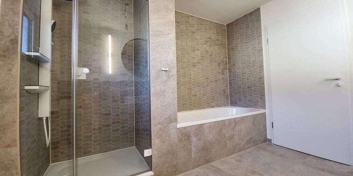 Einfamilienhaus Esslingen am Neckar Sulzgries - 6 Zimmer, 260 m&sup2;, 3.900&euro; | Angebot:24876305