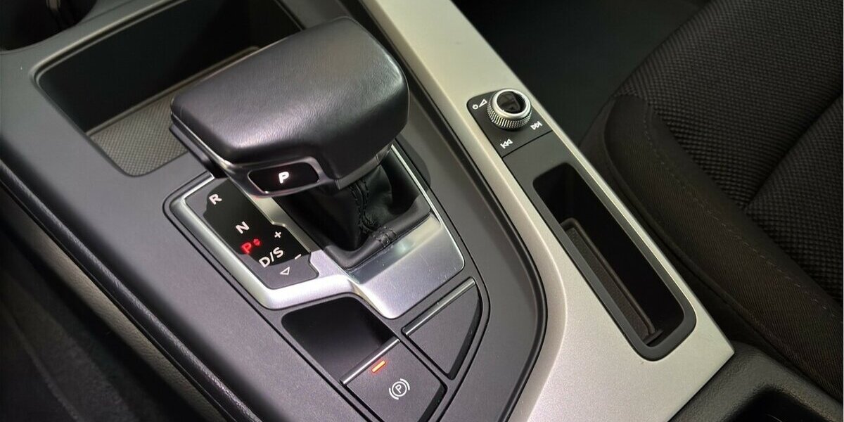 Audi A4 35 TDI S Line Autom MMI LED S-Tronic 104.945 km 23.400 &euro; Wuppertal 42327