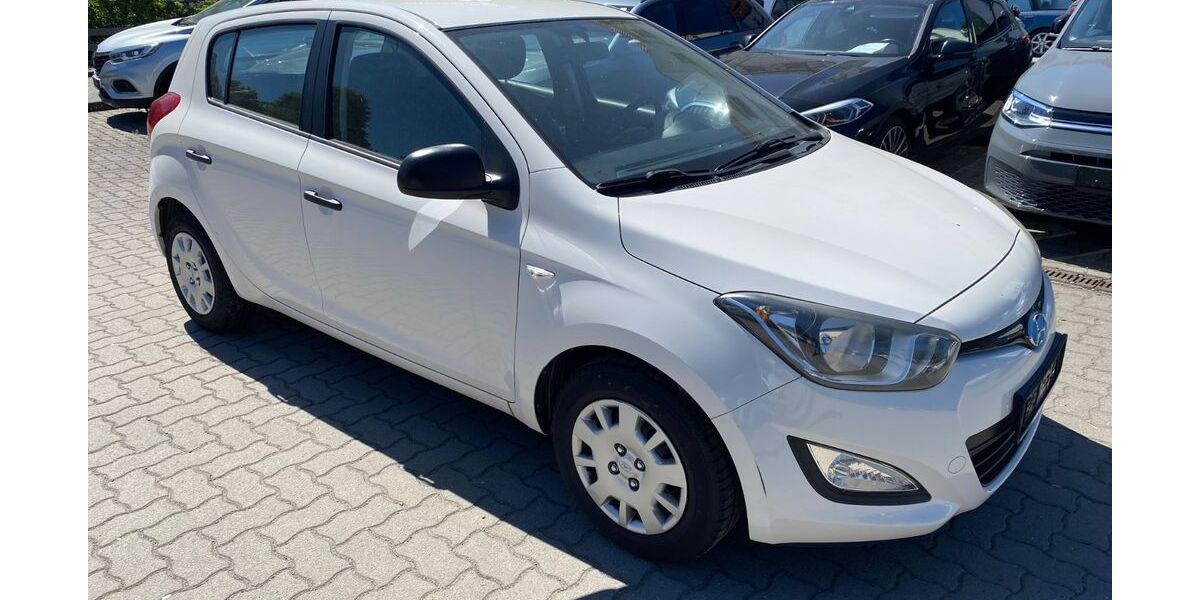 Hyundai i20 101.780 km 3.690 &euro; Zwickau 08058