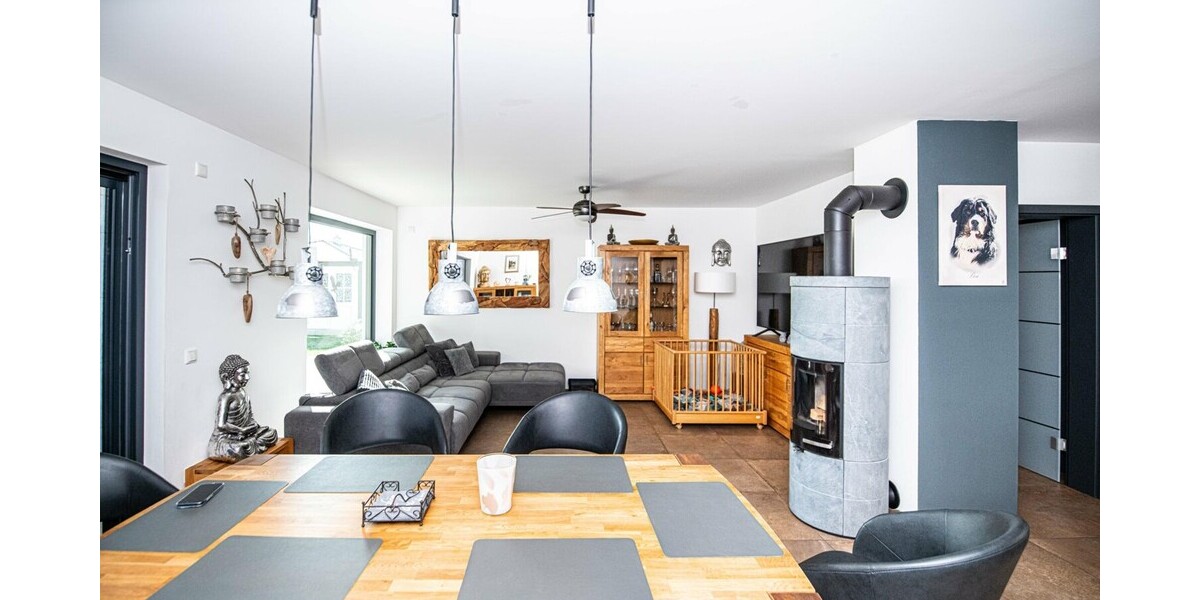 Neuwertiges Einfamilienhaus mit Kamin, PV-Anlage und Energieeffizienz A+ - Einfamilienhaus Cham / Vilzing Vilzing | Angebot:26786340
