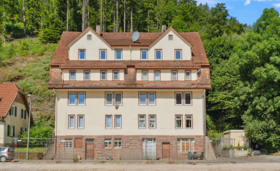 Haus zum Kaufen in Calw 597.500 € 583 m²