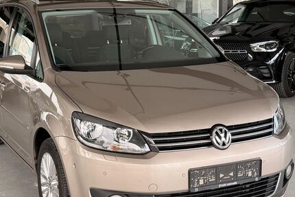 VW Touran 136.523 km 9.299 &euro; Haßloch 67454