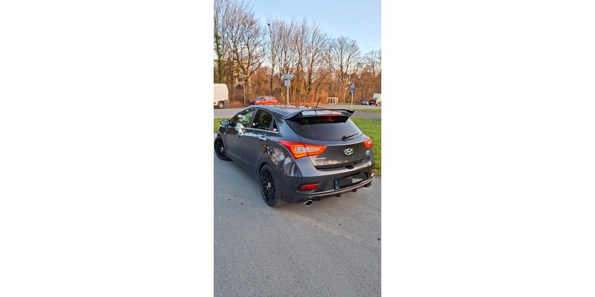 Hyundai i30 83.000 km 13.700 &euro; Offenbach 63073