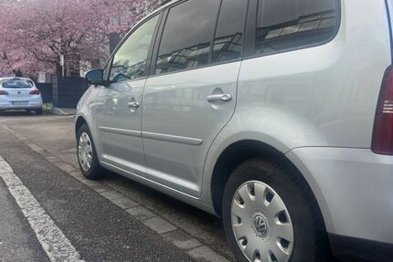 VW Touran 25.000 km 4.950 &euro; Schwäbisch Gmünd 73525
