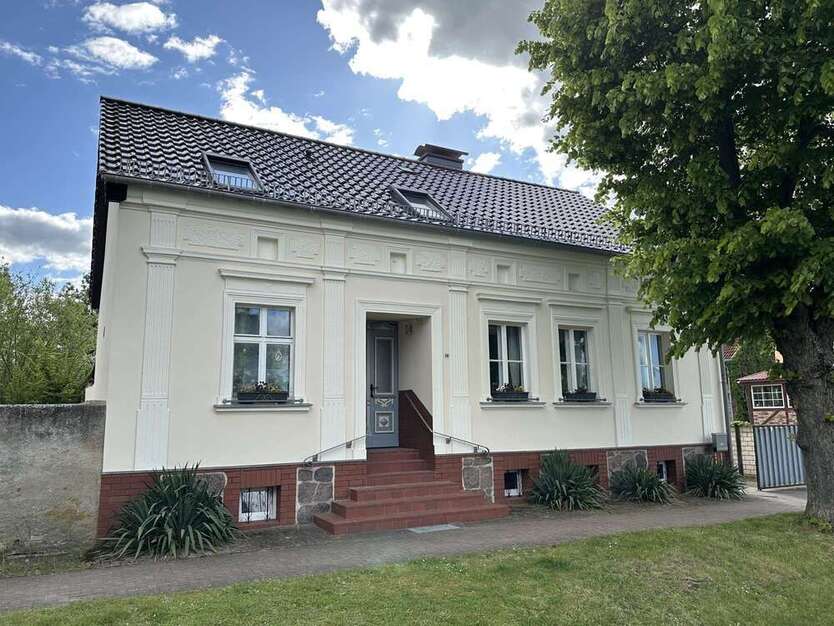 Haus zum Kaufen in Neuruppin Bechlin 290.000 € 155 m²