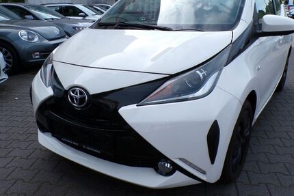 Toyota Aygo (X) 96.000 km 6.490 € Berlin 12347