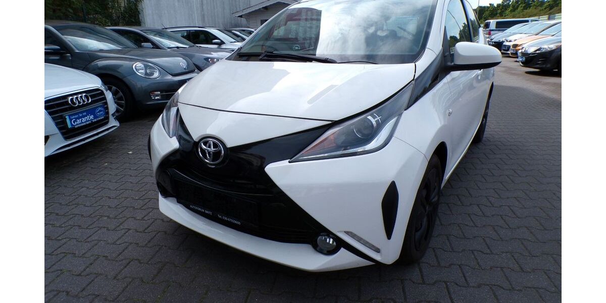 Toyota Aygo (X) 96.000 km 6.490 € Berlin 12347