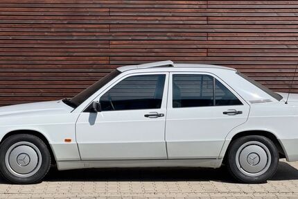 Mercedes-Benz 190 43.000 km 14.900 € Geisenheim 65366