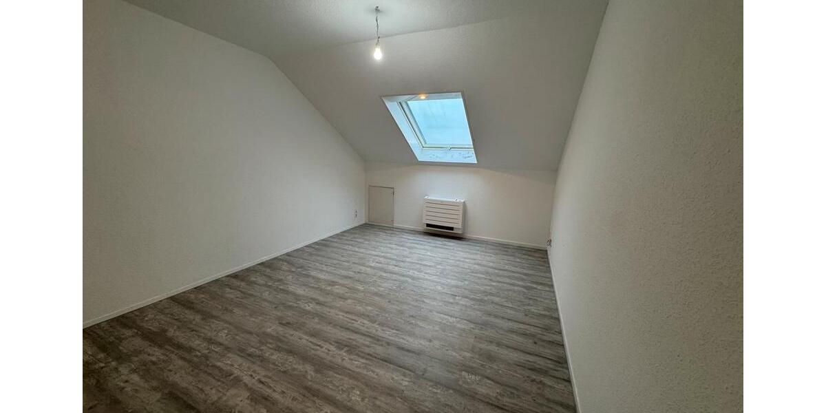 Dachgeschoßwohnung Gernsheim - 4 Zimmer, 86 m&sup2;, 1.250&euro; | Angebot:24565690