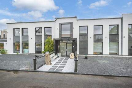 Arbeiten und Leben unter einem Dach! Gewerbeimmobilie mit exklusivem Penthouse und großem Grundstück zimmer