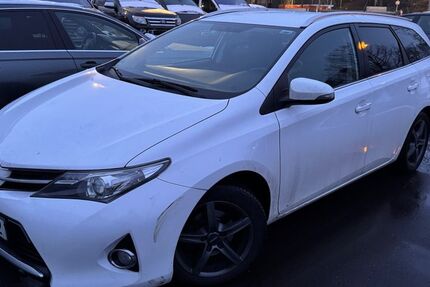 Toyota Auris Touring Sports 184.800 km 8.499 &euro; Frankfurt 60486