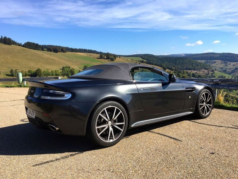 V8 Vantage