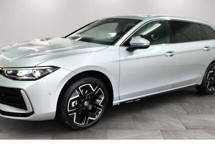 VW Passat Variant 3.000 km 48.290 &euro; Borna 04552