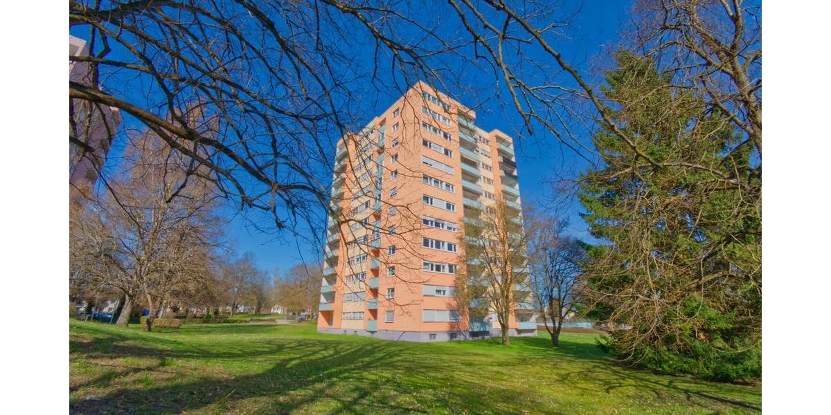 Helle 3 Zimmerwohnung mit Ausblick, Aufzug und Tiefgaragen-Box - Etagenwohnung Villingen-Schwenningen Schwenningen | Angebot:26230643