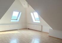 schöne 2 Zimmer-Dachgeschoßwohnung zur Miete in Krefeld