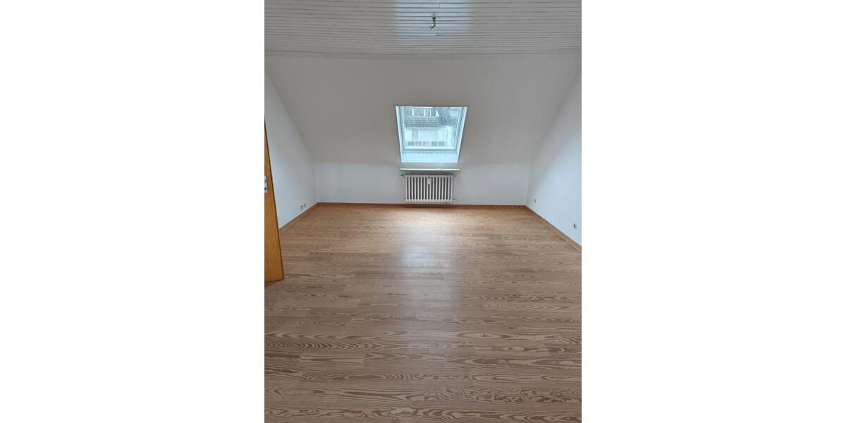 Dachgeschoßwohnung Neuss Holzheim - 3 Zimmer, 75 m&sup2;, 850&euro; | Angebot:25942582