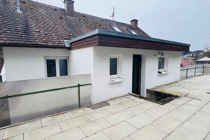 Teilsaniertes Einfamilien-Mehrgenerationenhaus mit Terrasse, Garage und zusätzlichem Waldgrundstück - Haus Horb am Neckar | Angebot:26083100