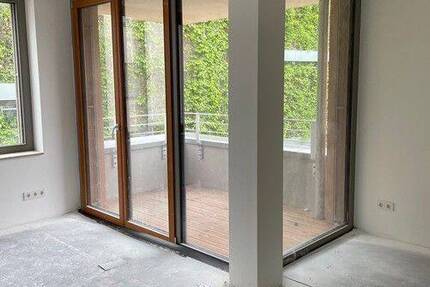 ERSTBEZUG! LETZES HAUS! Helle 2-Zimmer-Wohnung mit Badewanne und schöner Loggia