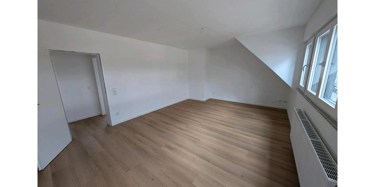 Dachgeschoßwohnung Bergheim - 5 Zimmer, 96 m&sup2;, 1.008&euro; | Angebot:25284246
