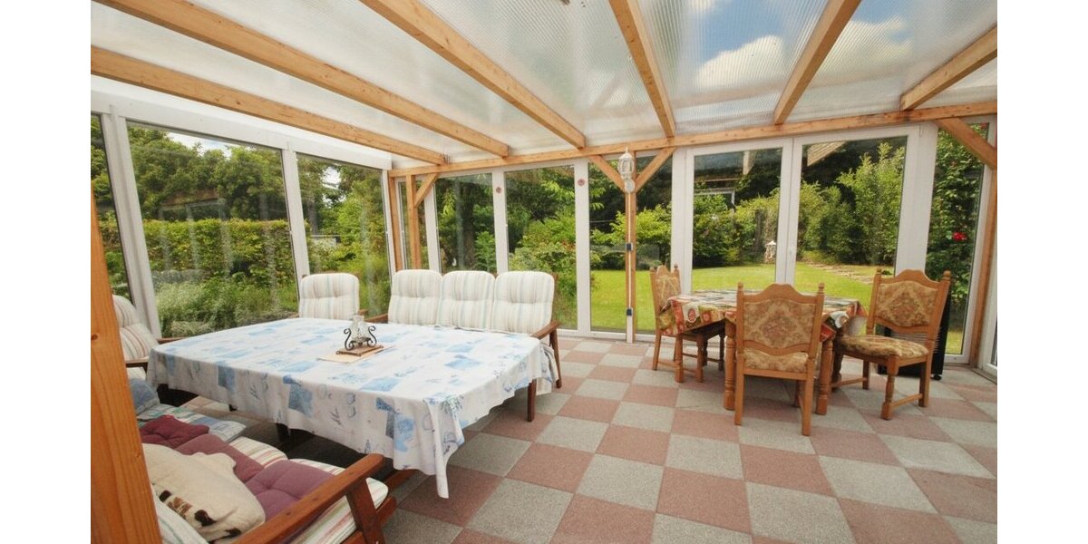 Walmdachbungalow in Marne - Stilvolles Wohnen mit Gartenblick und Wintergarten! - Bungalow Marne | Angebot:26835885
