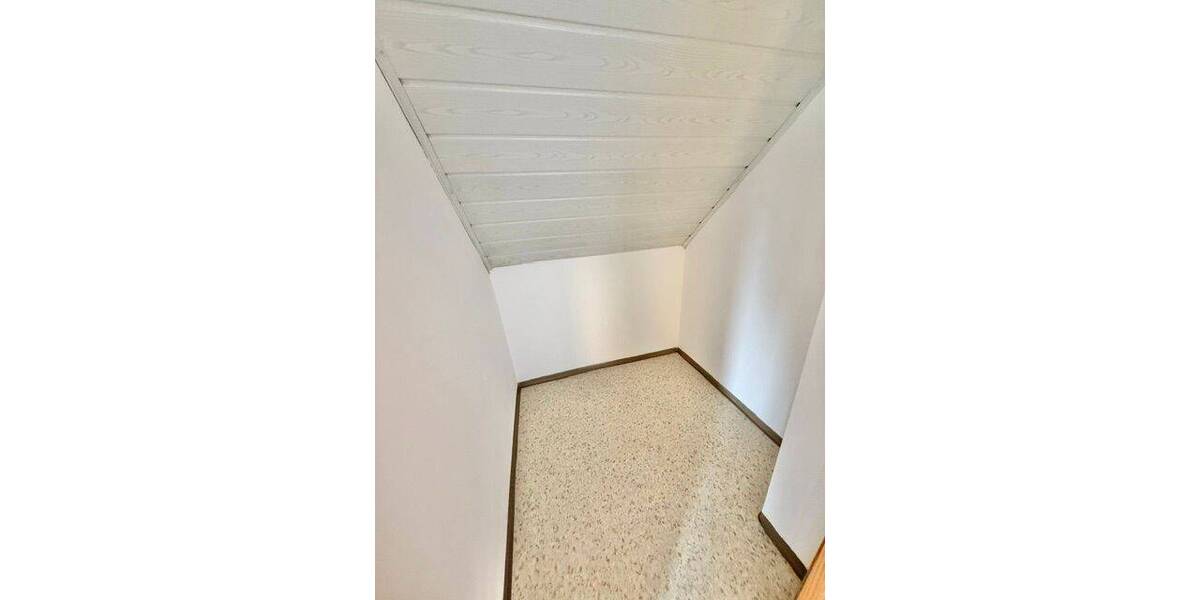 Etagenwohnung Thalmassing - 3 Zimmer, 83 m&sup2;, 670&euro; | Angebot:25929307