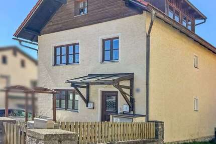Haus zum Kaufen in Spiegelau 189.000 € 146.39 m² 5 zimmer