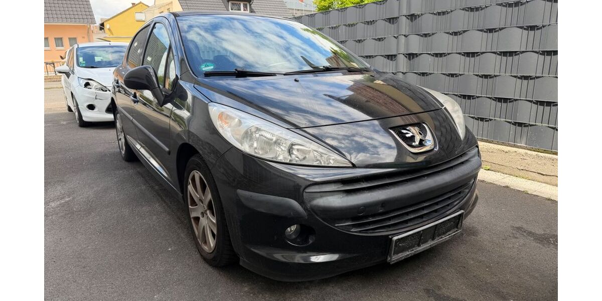 Peugeot 207 102.000 km 1.799 &euro; Edenkoben 67480