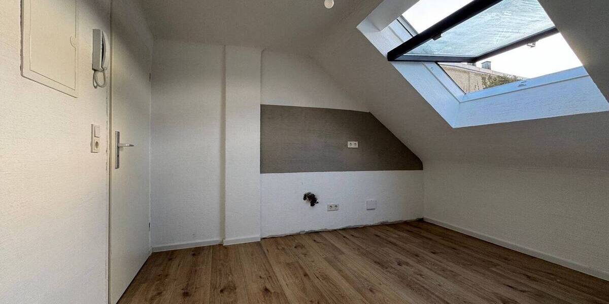 Sanierte 2-Zimmer-Dachgeschosswohnung mit neuem Bad in Ensheim - Etagenwohnung Saarbrücken-Halberg Ensheim | Angebot:26774939