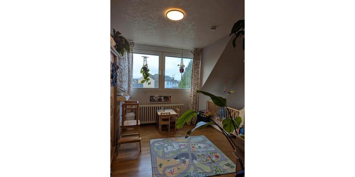 Dachgeschoßwohnung Aachen Eilendorf - 4 Zimmer, 110 m&sup2;, 900&euro; | Angebot:26639552