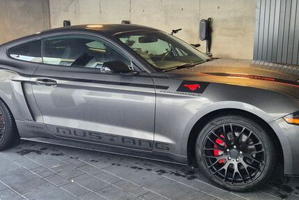 Ford Mustang 59.000 km 25.499 € Nußloch 69226