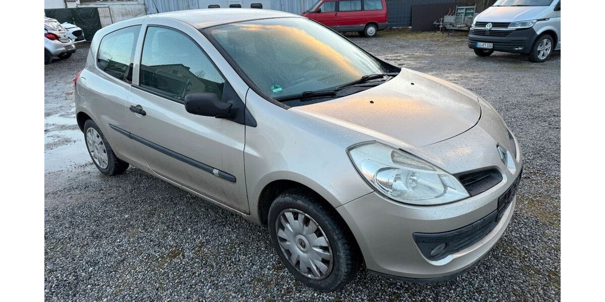 Renault Clio 166.000 km 1.100 &euro; Linden 35440