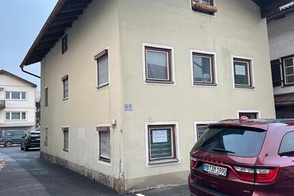 Freistehend renovierungsbedürftiges Stadthaus mitten in Miesbach 9 zimmer