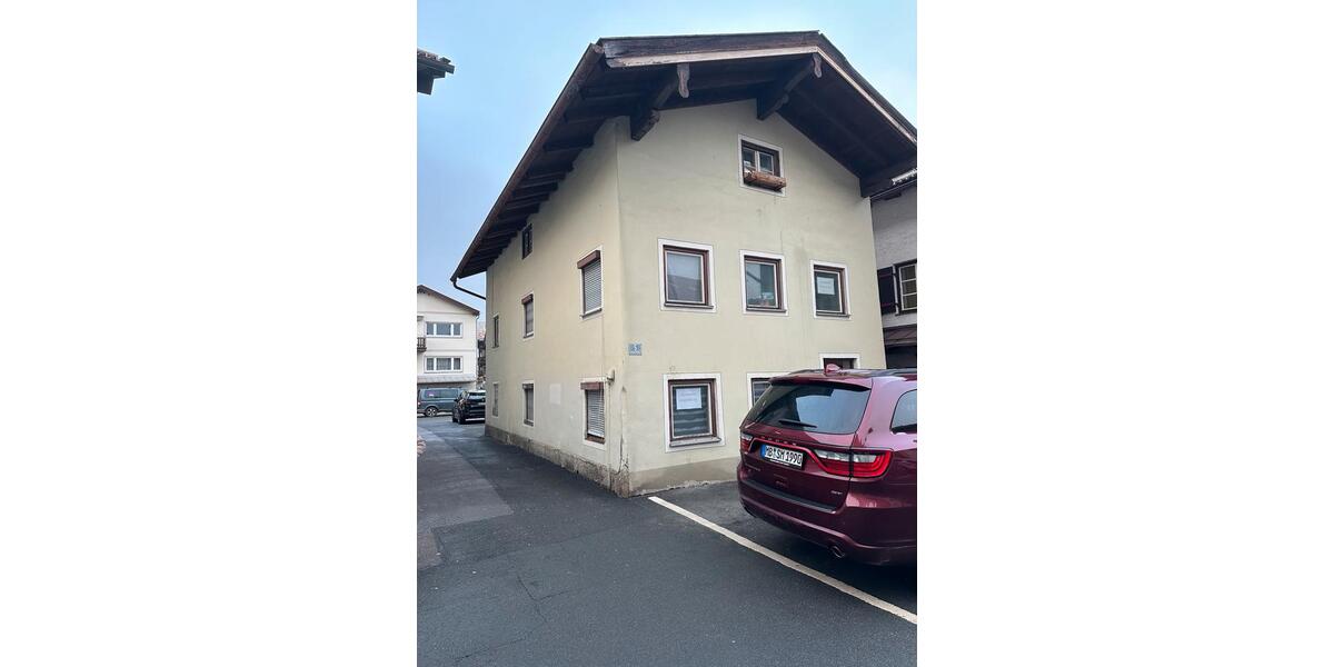 Freistehend renovierungsbedürftiges Stadthaus mitten in Miesbach 9 zimmer