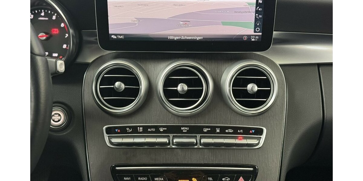 Mercedes-Benz C 180 AVANTGARDE/BURMESTER/KAMERA/HEAD UP/LEDER 72.347 km 23.900 &euro; Villingen-Schwenningen 78054