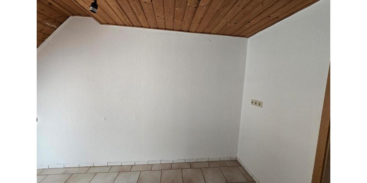 Dachgeschoßwohnung Weißenfels - 2.5 Zimmer, 67 m&sup2;, 400&euro; | Angebot:26610327
