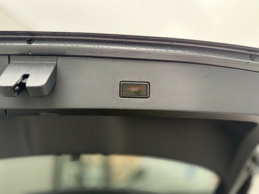 VW T-Roc R-line / IQ / Panorama / Virtual Cockpit 45.000 km 25.390 € Mönchengladbach 41066