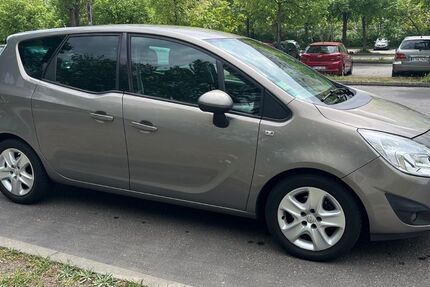Opel Meriva 83.000 km 4.500 &euro; Berlin 10178