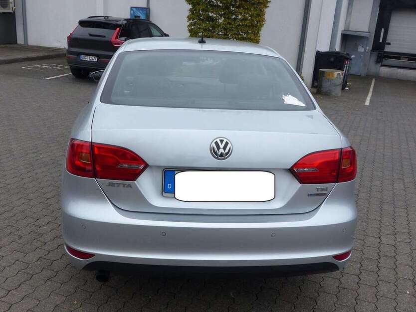 VW Jetta 198.000 km 4.390 € Bergisch Gladbach 51465